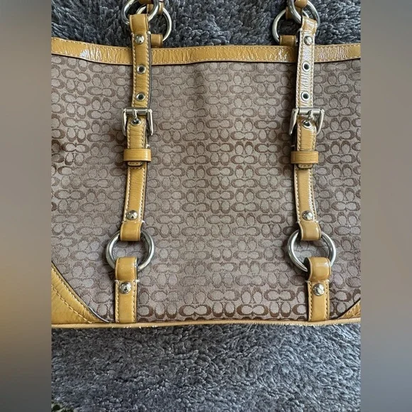 COACH Vintage Hadley Tote - Picture 14 of 16